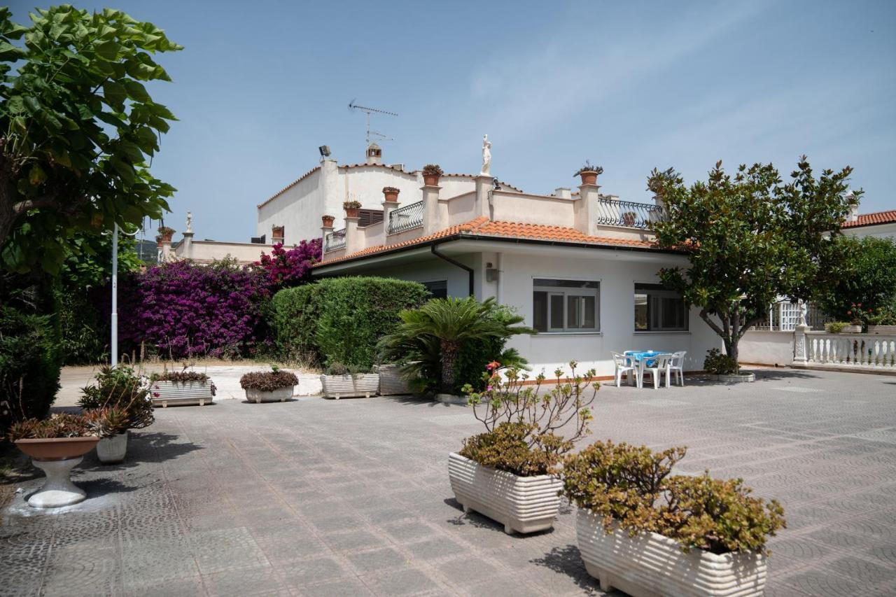 Vittoria Hotel *