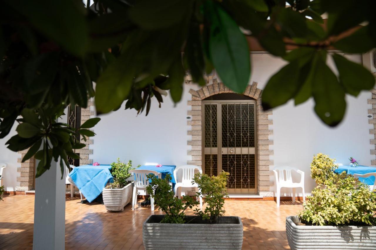 Vittoria Hotel *